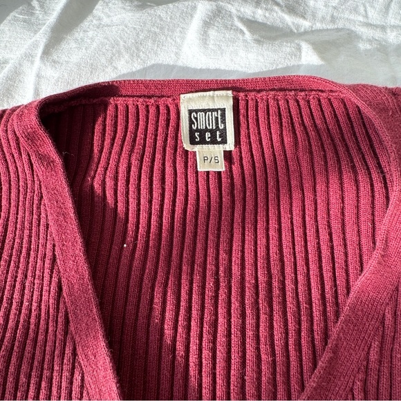 ❌SOLD❌ Smart Set Vintage Deep Red V-Neck Cardigan - Picture 3 of 9